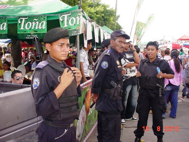 Antimotines vigilantes ante cualquier aleteo con rostros nada amigables